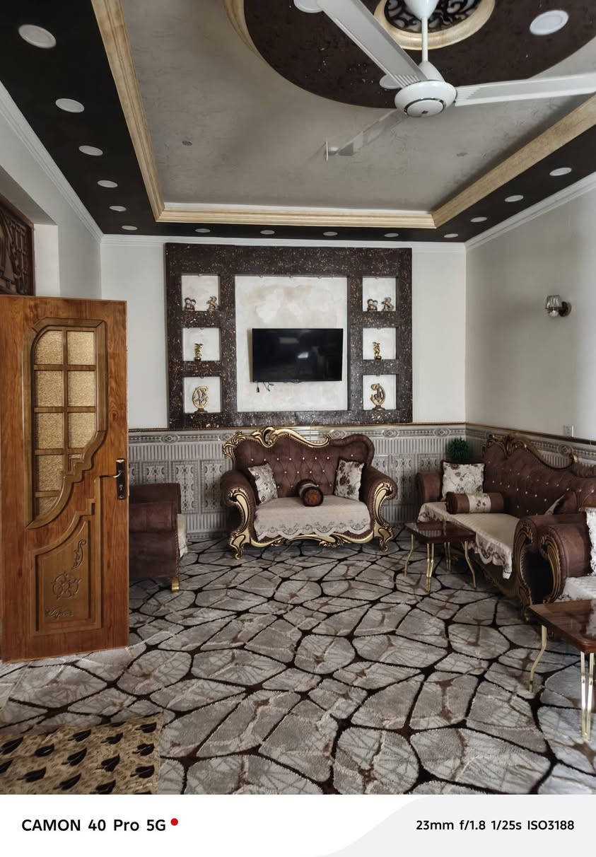 ‏دار للبيع طابو صرف
‏حي الجمعيه 
‏
‏المساحه 290
‏
‏واجهه 14 ونص 
‏النزال 20
‏
‏الطابق الاول 
‏غرفتين نوم صاله مطبخ كلدور مجمع صحيات 
‏حديقه طارمه 
‏
‏الطابق الثاني 
‏3غرف نوم كلدور كل غرفه بيها مجمع صحيات 
‏+ صطح عدد 2
‏بناء سنه 2022 البيت كله سقوف مغربيه 
‏
‏العنوان قرب مدرسه الاقصا 
‏الاستفسار خاص او اتصل ***********
‏او مراجعه مكتب الخارطه في حي الطياره شارع 25
