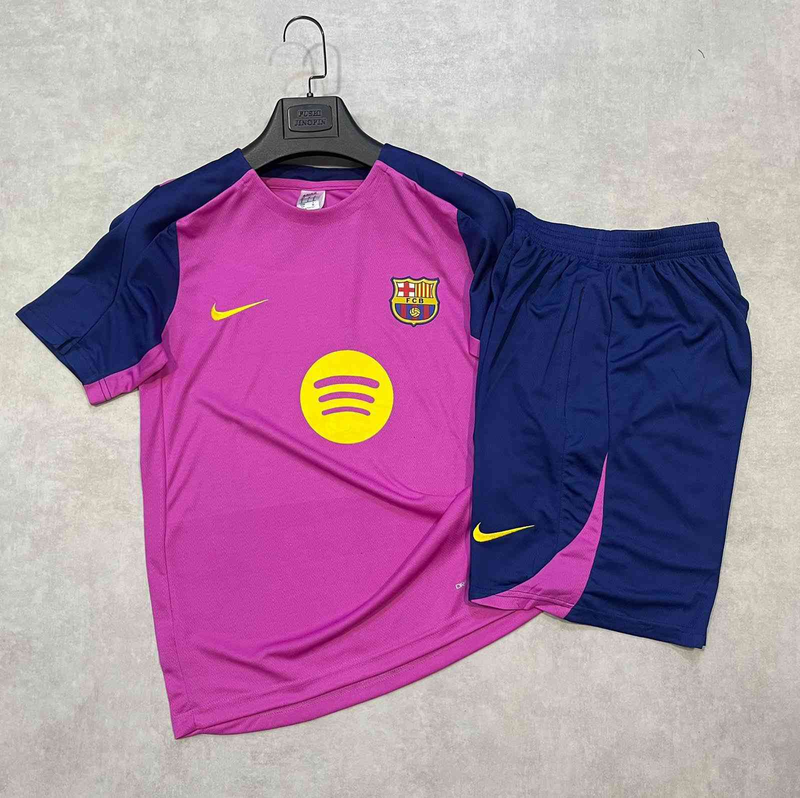 اتراك برموده سحاب خامه اصليه 

قياسات S/M/L/ LX/LXX

توصيل جميع محافظات العراق 
*********** 

سعر القطعه 15 الف
