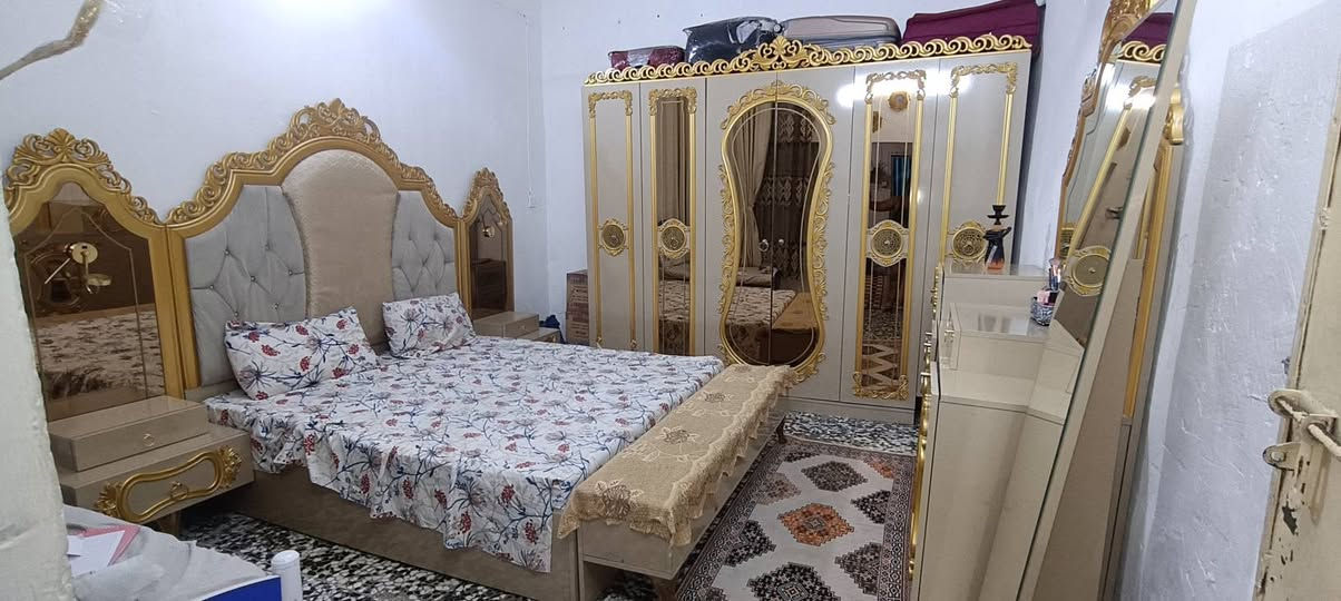 السلام عليكم
غرفه نوم تركيا نضيفه 
كنتور وجربايه وميز تواليت
وكومدين احذيه ومرايا عاموديه
وشازلون 
السعر 750 وبي مجال بسيط


**إذا كنت صاحب هذا الإعلان وتريد حذفه لأي سبب، رجاءا أرسل رسالة إلى الدعم الفني**