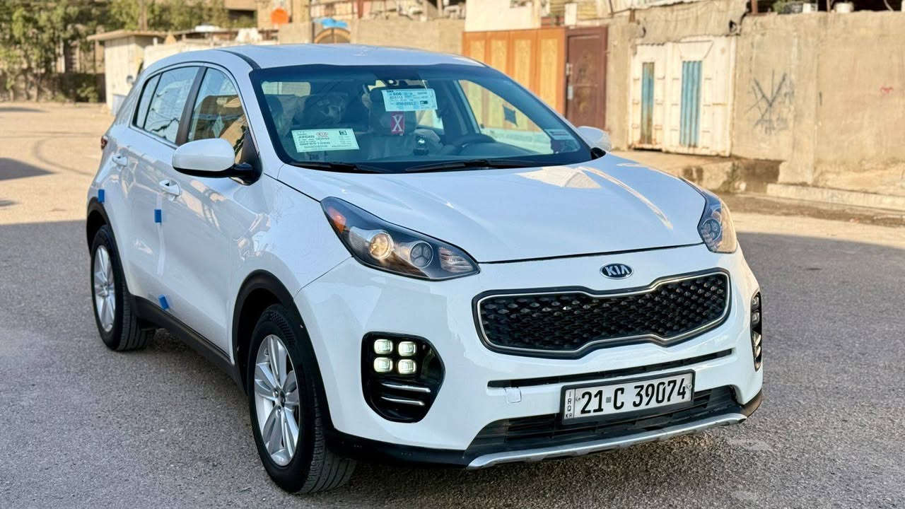 للبيع كيا سبورتج وارد امريكي موديل 2017 لون ابيض حادث السياره بنيد وربع من الجاملغ بدون دواخل ولباقي لا صبغ  ولا شخوط ولا تكحيل ولا تبديل بشرط السونار شواصي ولغود مكفولات كير ومحرك 2400 رقم شمالي الدولي الجديد ب اسمي تريد تحويل وكاله ثاني يوم هزه وفحص جديده سنويه جديده  يعني سياره ما عوزها مصرف ربع دينار جاهزه تخم تايرات جديد صدر جديد سياره مال بيت ع ايدي وما بيها نقص جاهزه داخل لونين بيجي ورصاصي شاشه كبيره وكامره فول تحكم ستيرن  فورويل سبايدرات بلاديه جهتين كروز مثبت السرعه مانع الانزلاق قطعتين تبريد مركزي منفصل نضام صعود ونزول منحدرات مود درايف ثلاثه انضمه قياده سبورت وسمارت وايكو اقتصاد البانزين وبعد بيها مواصفات اكثر / مكان السيارة بغداد-الرصافه  للاستفسار الاتصال على الرقم ***********وبيه واتساب#السعر_148 وبيها مجال  بسيط
