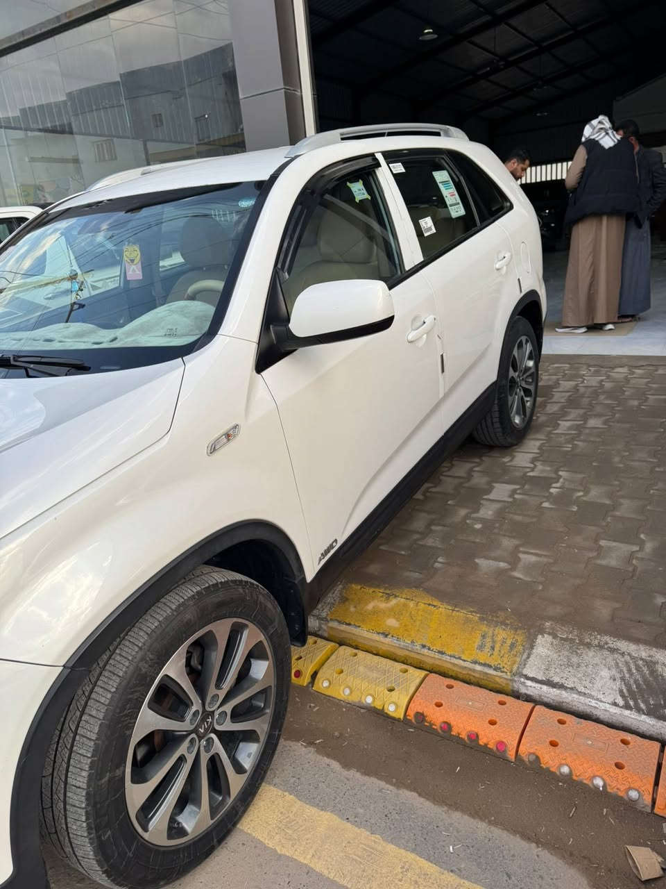 السلام عليكم..
للبيع

سورنتو 

الموديل| 2015 

وارد خليجـي 

سيارة مكفولة من الصبغ 

| المواصفـات | 

نص فول  

ثلاث قطع تبريد

7 راكـــب 

كامرا خلفيه 

تو ويــل 

6 سلندر 

نظامين ECO + عادي 

————

السـعر 188 و بيها مجال

للتـواصل

‭0774 805 3946
