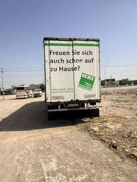 السلام عليكم عربانه كرونه مديل 2005تخم تاير محجر ارتفاع متر ونص تقريباً رقم دهوك سنوه للعربانه وحده 
دنكير علاك السعر 85بيه مجال حك الجيه للستفسار 
التصال عل رقم ***********
