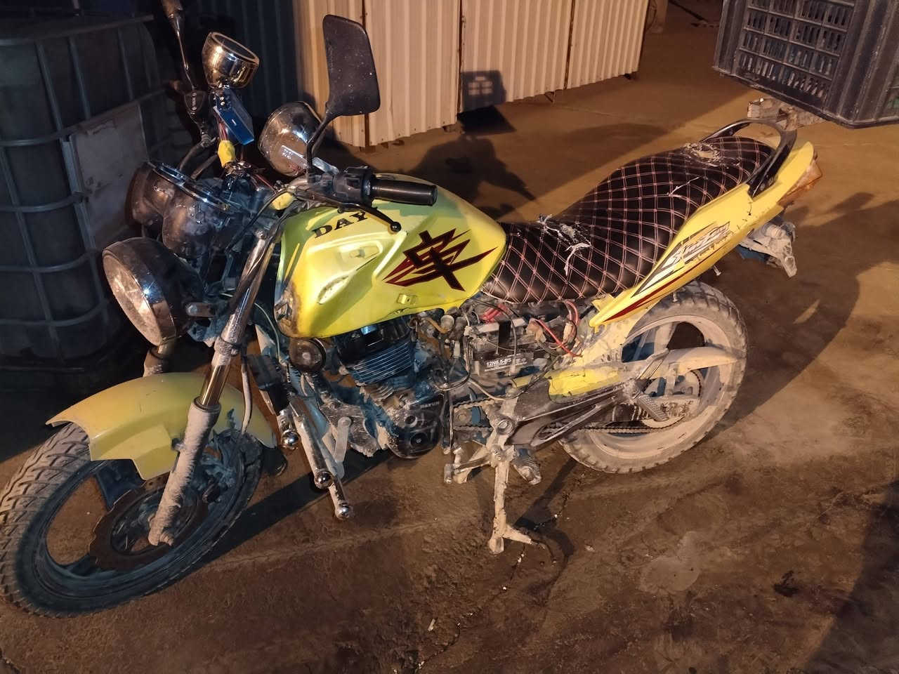 سلام عليكم دراجه للبيع دايوان بونده 2015 أوراق دراجه مال جناي تخم تاير جديد مرتبه وجاهزه عوسها ملاحضات بصيطه
اي استفسار اتصل وبيك خير ودلل ***********
