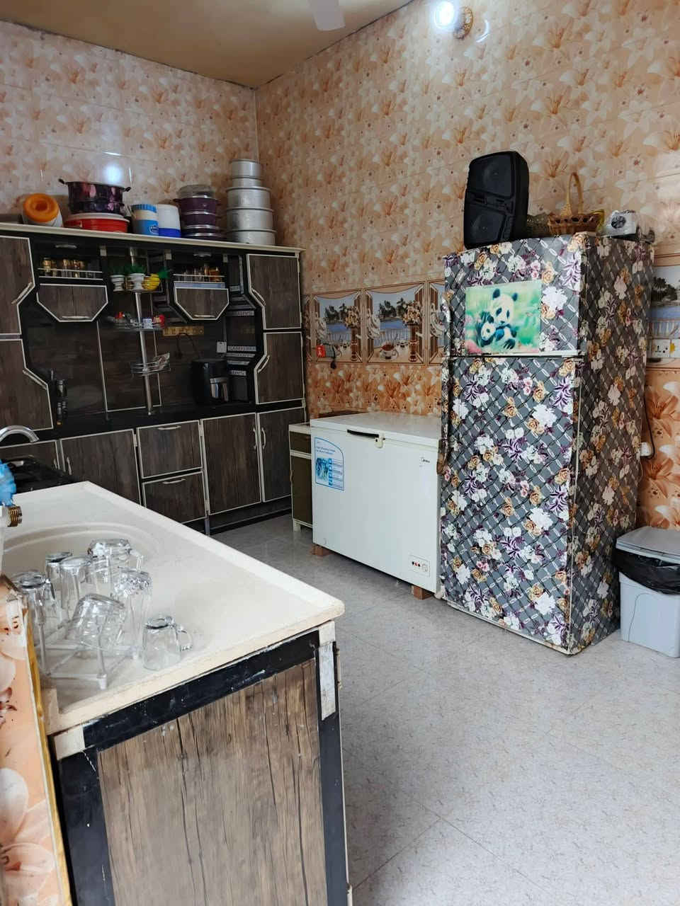 السلام عليكم دار للبيع  لا مراوس  سعر 45 بي مجال مساحه 120 ركن الموقع ديالى بعقوبه بهرز نزلت علي الهادي قرب نوري مختار  زراعي قرار 25 متكون من استقبال صاله مطبخ وغرفه طابق واحد اي استفسار هذا الرقم ‏‪***********

