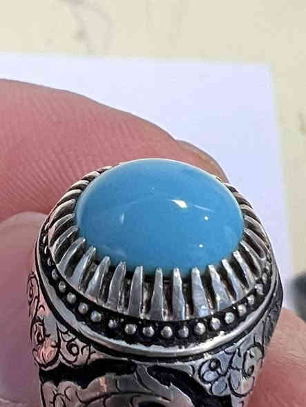 خاتم فيروز نيشابوري صافي لبه غير معالج طبيعي وبصياغه قلم زني تحفه العنوان الكوت للاستفسار الاتصال على ***********
