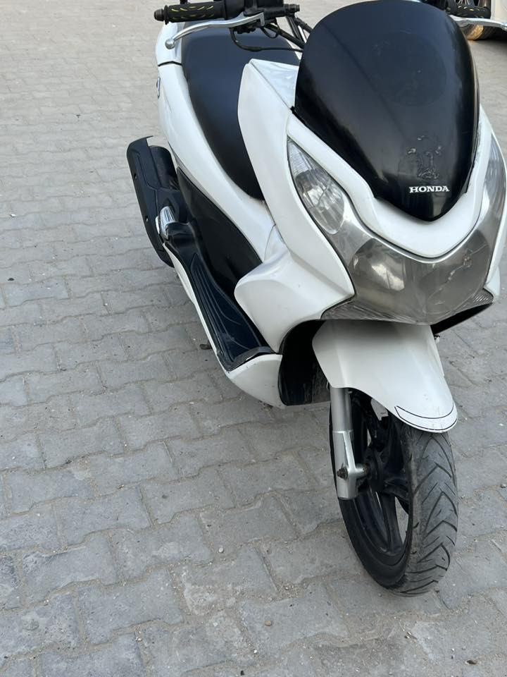 سلام عليكم  Pcx جيل اول   حساس زدحام حساس ستان كله شغال  دراجه خير من الله
السعر مليون : 200
البلديات   ***********
