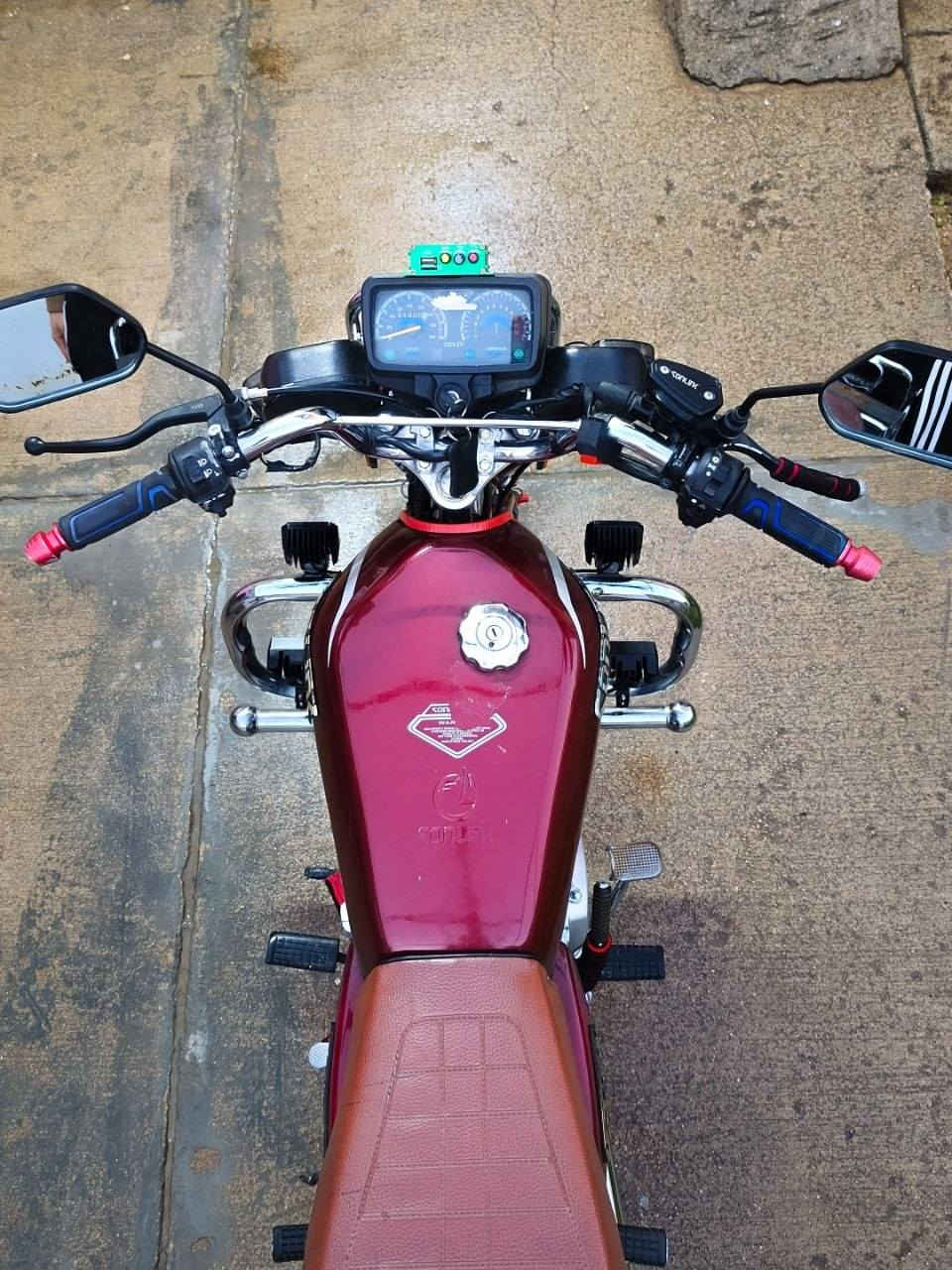 السلام عليكم
للبيع ....

موديل 23 نظافة ومكينه فول وضع شركة 

كماليات......
 هورن اجعله يوكن + بومات عدد 4 اماميات 
+امبي ثري وسماعات دبل + كاسحة محرك + كاسحة خلفيه 
+ بومه فدراليات خلفيه ويا البك لايت + بيت رقم لد 7 الوان والدراجه خير من الله 

تواير 2 جديده ماصارها شهر ..
 
تجي وتشوف بعينك 

السعر 700 الف وبيها مجال للطيبين 

***********

مكاني القائم حصيبه
