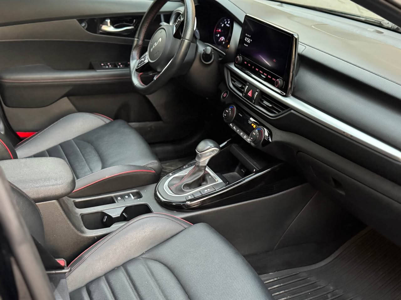 سلام عليكم 
للبيع كيا فورتي Gt توربو فول 1/1
2023 ترقيم جديد 
مكينه 1600 توربو -كير dct دبل كلج
سلايد -بصمه -كشنات جلد + كهرباء + تدفئه تبريد - شاشه كبيره + كاميرا دواره -شاحن لاسلكي -تبريد قطعتين -فول تحكم ستيرن -ستيرن D - لايت لد امامي خلفي -3 انظمه قياده -اشاير مري-شفتات ستيرن -اناره ترحيب- رادار امامي -نقاط عمياء
السياره بدون ايرباك وبدون نواقص وحيل جديده بيها جاملغ مبدل وحافه البنيد صبغ
مكانها بغداد سعر 160 
*********** بغداد, العراق
