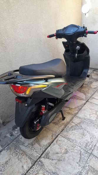 السلام عليكم دراجه شحن للبيع 
٦بطاريات الحجم الكبير 
دراجه نضيفه وحلوه فقط ضربه صغيره 
السعر 550قفلها 
للاستفسار ***********
