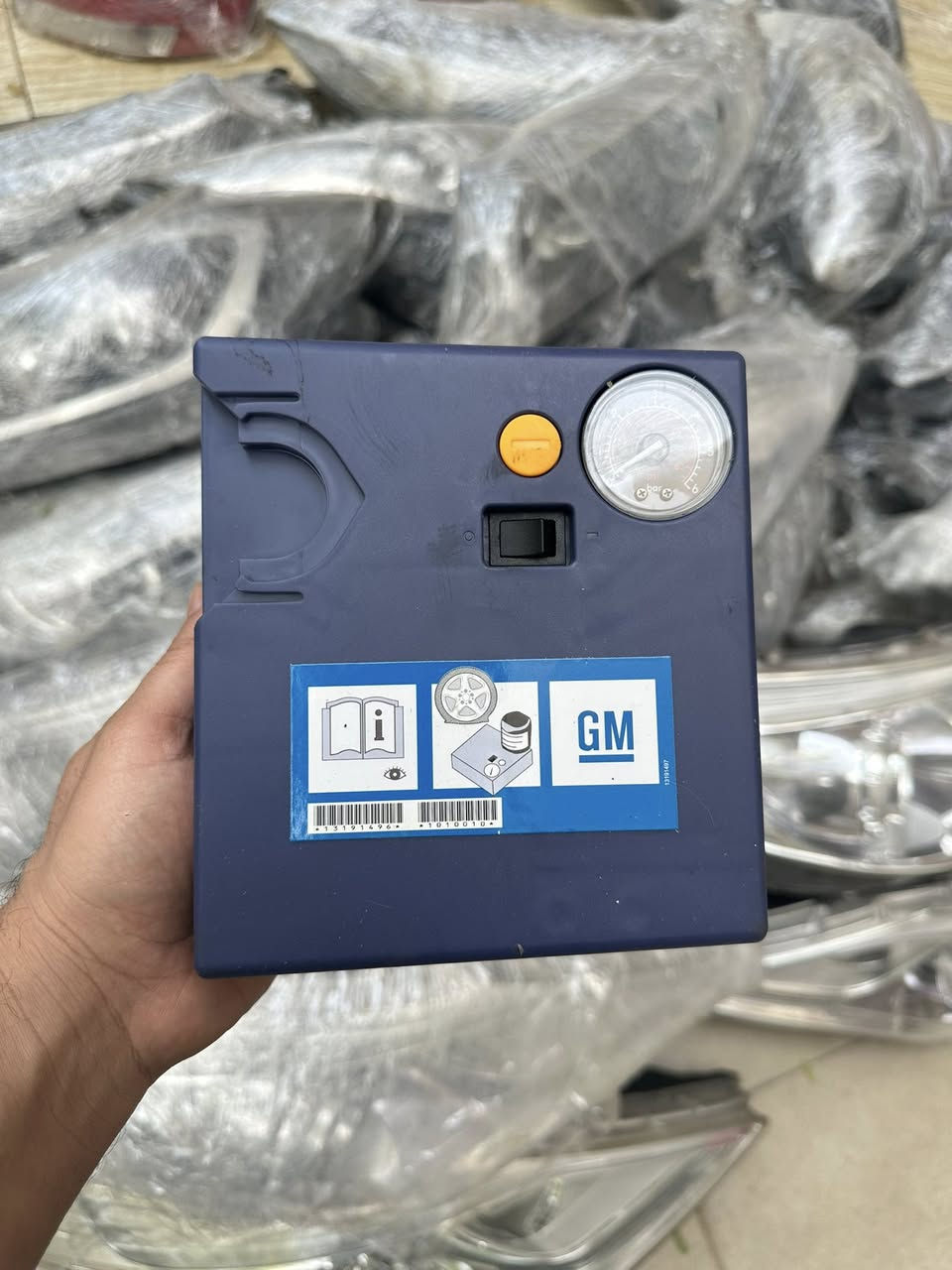 منفاخ اطارات السيارات 
سعر القطعة ٢٥ الف
*********** واتساب 
الخاص مفتوح 
متوفر توصيل لكافة المحافظات ٥ الف
