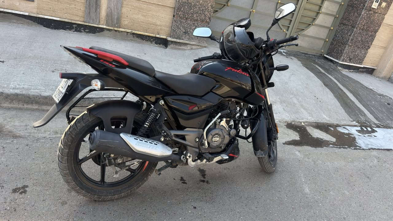 السلام عليكم
دراجة بولسر 2022 
ماشية 9000 
نظافة 100‎%‎ مثل متشوفون بالصورة 
كلشي ممبدل بيها 
بأسمي السنوية 

 شكد تسوالها ؟


**إذا كنت صاحب هذا الإعلان وتريد حذفه لأي سبب، رجاءا أرسل رسالة إلى الدعم الفني**