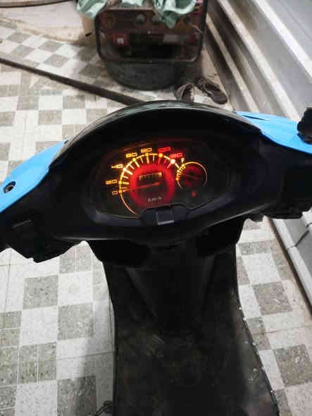 دراجه سبيسي موديل25 كله جاهز كهرباءيات شغاله اشاير لايت عالي ناصي سكن سلف هندر كيلو متر كيج  بنزين ريده300 بيه مجال تلفون ***********
