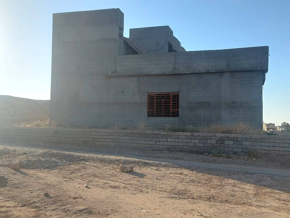 السلام عليكم بيت للبيع طابقين المساحة 1000 متر زراعي  4 غرفه وربعه وصاله وحمام ومزع الهول ملبوخ خارج ومئسس كهرباء ومجاري مع خزانات مقطوره كاع ألف متر تقريبا بعاجه فوك قريب من مجمع فايز بتجاه البلديه السعر 35 مليون
 ويرهم مقدمة زينه
الستفسار 
***********
***********
