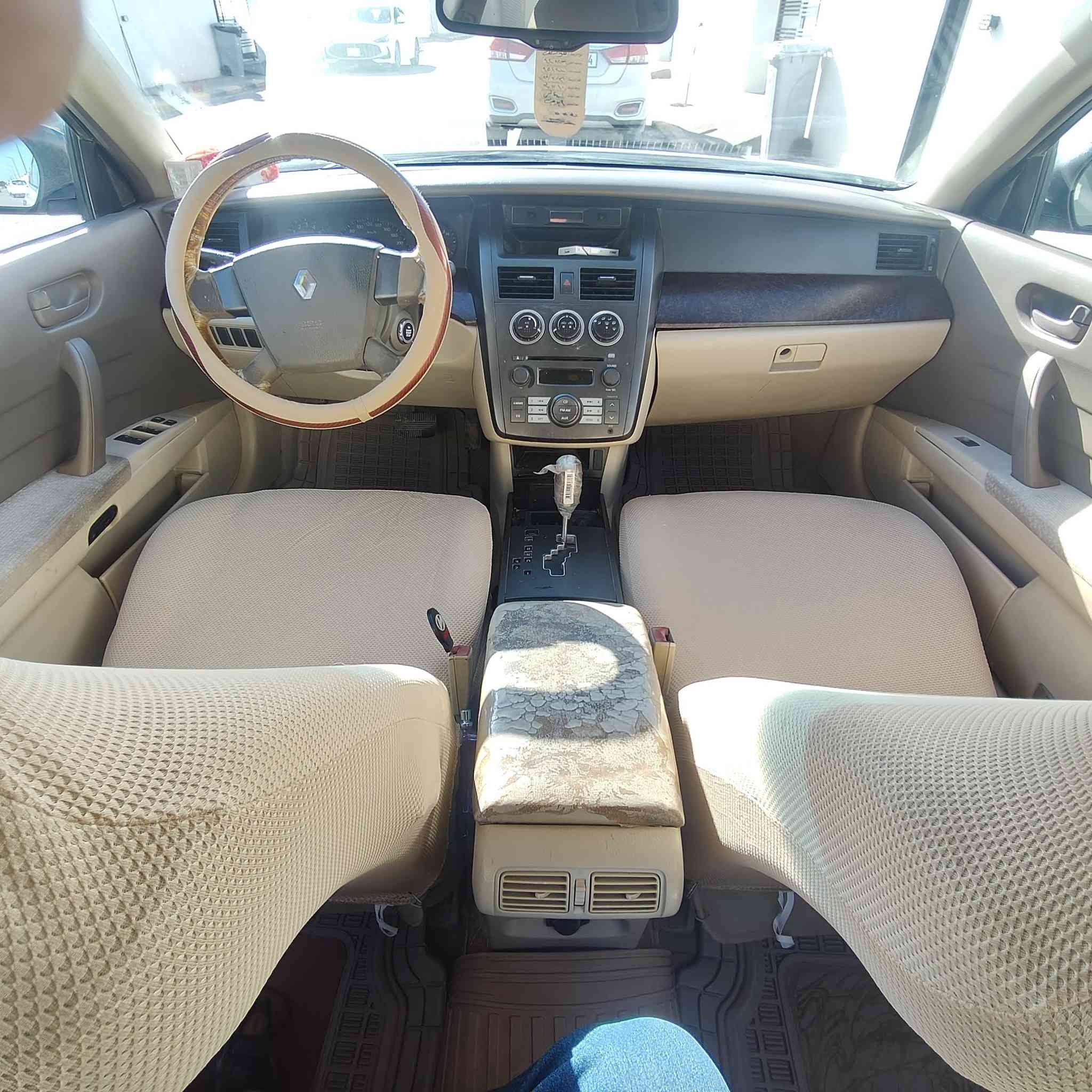 رينو سافران محرك 2000 لون ابيض بصمه رقم اربيل جديد سنويه 2030تدفئه تبريدالسعر103$
***********
