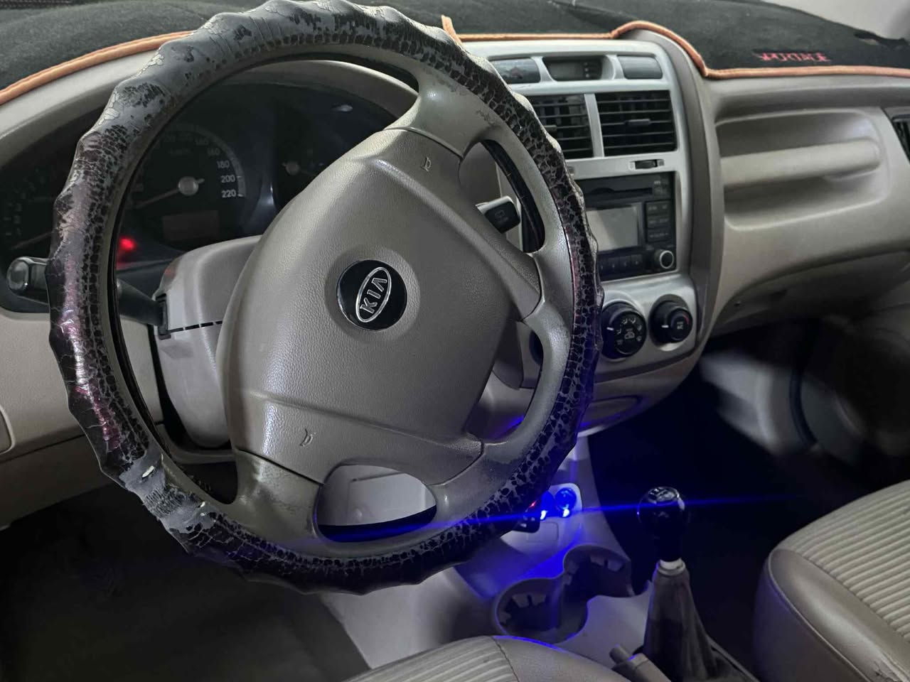 كيا سبورتج موديل ٢٠٠٨ للبيع سياره نظيفه مكفوله من محرك وكير (عادي) وصدر فقط بيها صبغ بابين وجاملغ الخلفي جهة اليمين المكان بغداد للاستفسار الاتصال ع رقم ***********
السعر ٨٠ ورقة
