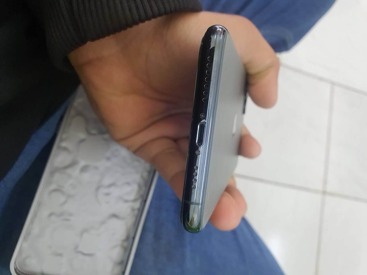 سلام عليكم ١١برو ماكس للبيع ذاكرة٢٦٥
بطارية ٨٤ بلادي وتر 
فقط فطور بل كلاسة 
وتر بروف اي عطل مابي قيم وخذ 
***********
عنوني بغدا
