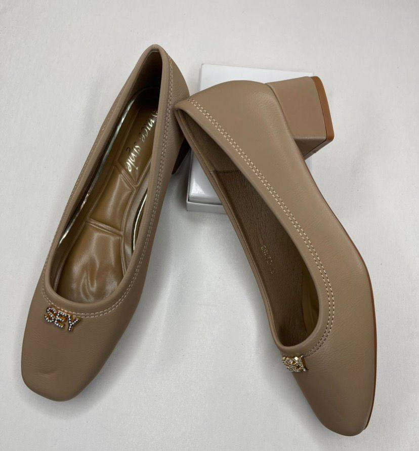 حجز والاستفسارات يمهم بنات دخلو للبيج روز ستور 
نكملج اناقت العيد والاوتفت مالتج🤭🩷✨
أسعار مناسبة 💸 كوالتي عالي 👌
بضاعة راقية تليق بذوقج 🌸
👜 حقائب نسائية بجميع الأحجام والألوان
👛 جزدان نسائي راقي
⌚ ساعات نسائية مميزة
👠 أحذية فلات وكعب
👢 بوتينات راقية
👝 محافظ رجالية
🕶️ مناظر أنيقة
🎨 تتوفر ألوان ومقاسات متعددة
للحجز أو الاستفسار عن الألوان والقياسات:
📩 دايركت
☎️ أو عن طريق الواتساب: ***********
