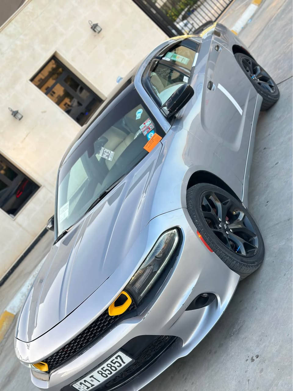 سلام عليكم 
جارجر 2016 SXT  لون سلفر رقم بغداد هزه وسنويه جديد مكينه 3600
محدثه دعاميه SRT بيه بنيد صبغ وبيها قطعتين معيران بدون تبديل فد نرماده نبدله وجاملغ مفتوح بدون داخل بدون ايرباك  بدون شاصي بدون راديترات بدون
سونر مرافق بدون كهربائيات 
#مواصفات 
شفتات ستيرن تدفئة كشنات تدفئة ستيرن 
شاشه جبيره 
تشغيل عن بعد 
وباقي المواصفات المعروفة 
#الاضافات 
دفيوزر SRT 
دعاميه SRT 
‏سكوبات ومطريات SRT 
ويالة 20 فراشه اسود تخم تايرات جديد توسايز
كت كامل اسود لامع تايوان دوسامطريات شفقة دفيوزر
السعر 148 وبيه مجال مكاني ديالى بعقوبه تقاطع القدس للاستفسار *********** بعقوبة, ديالى
