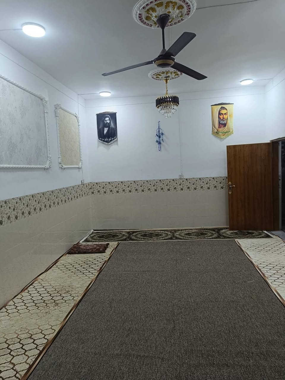 مشتمل للبيع طابو صرف المساحه 150م بناء حديث الموقع بداية حي المرتضى على شارع تبليط وساحه للاستفسار ***********
***********
