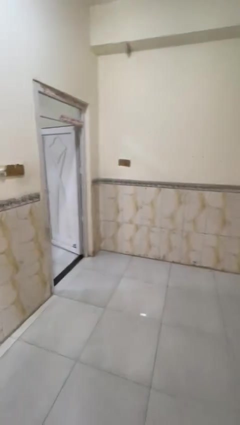 يوجد شقه للايجار الرمادي شارع ١٧ للاستفسار *********** وتساب شغال
