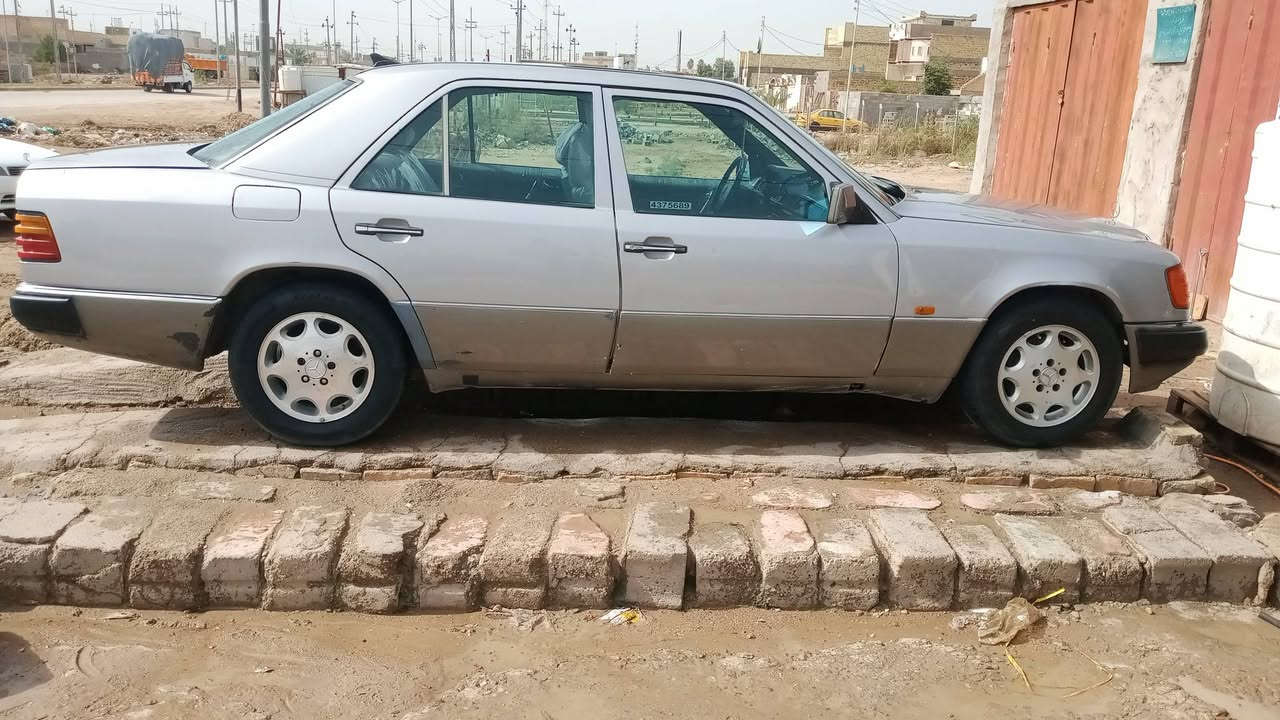 مارسدس دبه رقم نكليزي بسم عمي مداور ثاني يوم محرك ففتي أنسى الصرف وكير وحداديه  وتبريد وتخم تاير صارله يومين من شديته سياره جاهزه على اخر حبابه سعره ٦٣بيه مجال مكان ذي قار قضاء النصر رقمي ***********
