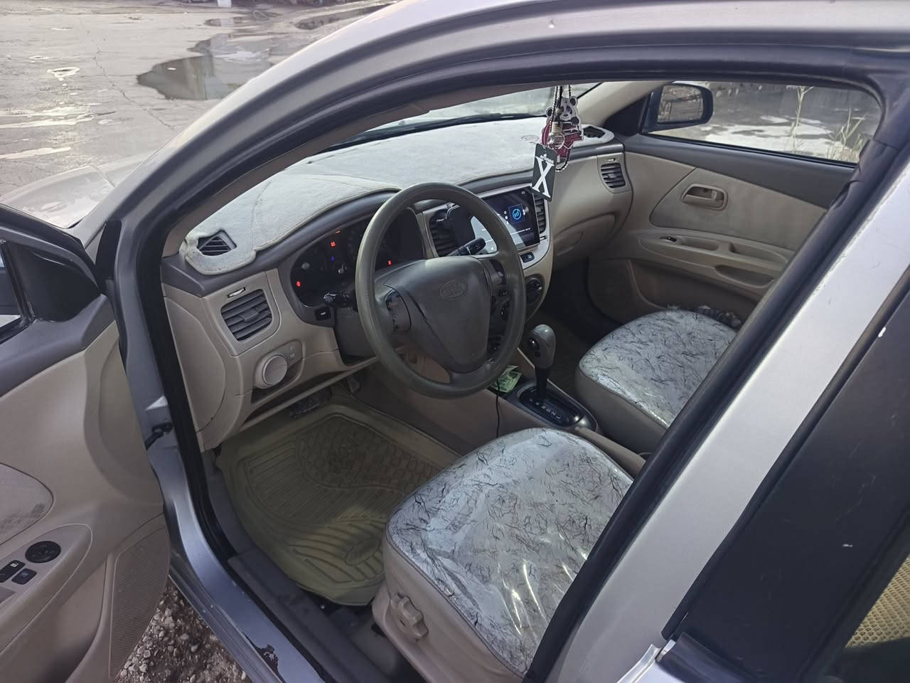 السلام عليكم ورحمة الله وبركاته
للبيع فقط كيا ريو موديل 2009خليجية رقم بغداد انكليزي بأسمي السيارة جاهزة من كل النواحي مابيهة اي نقص مكينة 1600كير ومكينة مكفول صدر مكفول تخم تاير جديد تبريد ثلج بيهة مكانين صبغ فقط بدون حادث السيارة جديدة 
السعر 86وبيهة مجال بسيط مكان السيارة بغداد 
للأستفسار 
***********
***********
