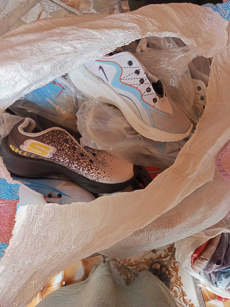 شليف أحذية رجالي قياس 41/45 بدون قياطين ابيعهن شلع القطعه ب2000 مع المجال *********** مكاني مشخاب
