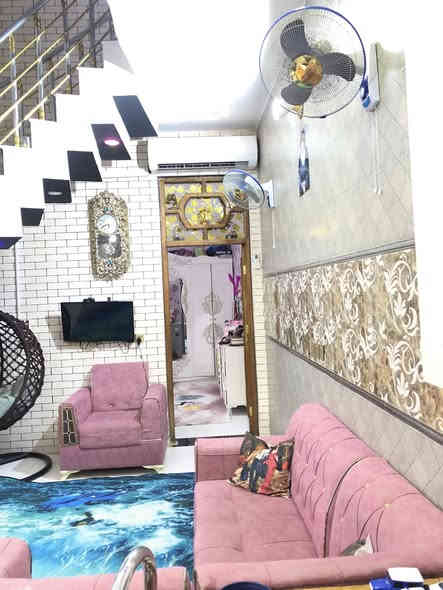 لسلام عليكم دار للبيع طابو صرف مساحه 100م طابق ونصف بناء حديث 2022 كونكريت صب مسلح موقع جيد قريب شارع العام ومدارس ابتدائيه وثانويه البيت يحتوي على استقبال +مطبخ +صاله +غرفه نوم صحيات داخليه وخارجيه+منور عدد 2
الطابق الثاني يحتوي على صاله كبيره وصحيات السطح ايزوگام + كاشي الموقع حي الغدير المربع المقابل اسواق فطوم قرب ثانوية الورود للبنات علماً البيت مطلوب اسكان 31 مليون السعر الكلي 120وبي مجال قليل اذا عندك كفيل تدفع 89 والباقي 31 عليك" للأستفسار الاتصال 
***********
