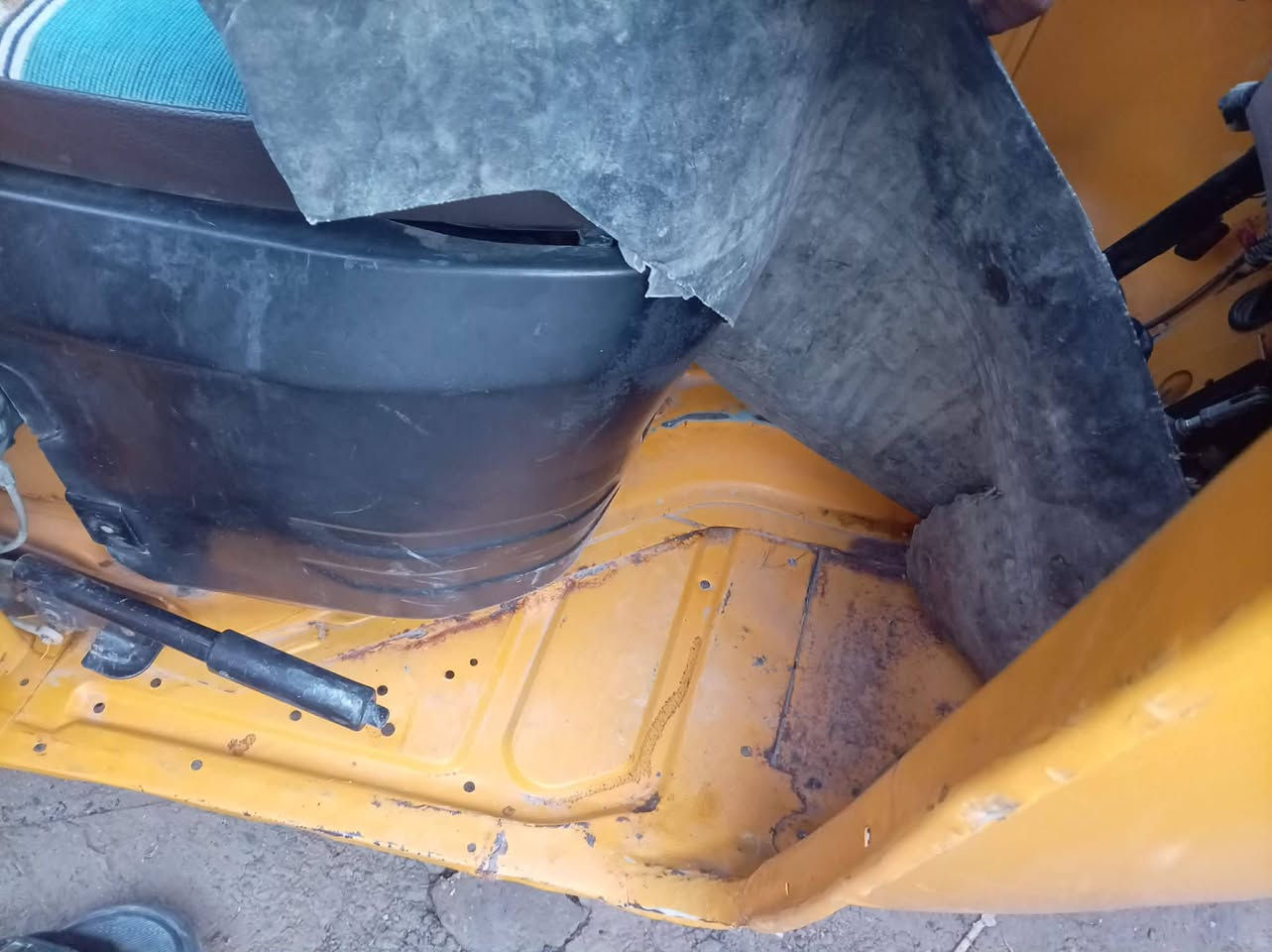 سلام وعليكم لبيع تكتك 20 نضيفه خير من الله ما بيه خياسات بلادي ما معمره شراي تصل بيك خير وتدلل ***********
