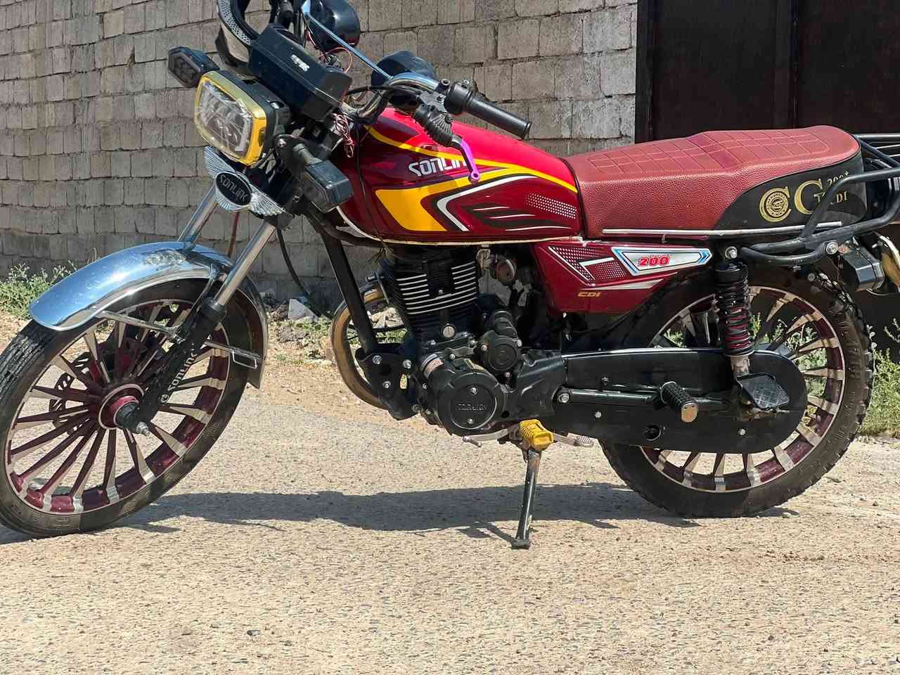 السلام عليكم 
مطور سونك موديل 24 محدث 25
كهربائيات كلها شغاله 
نشاط ناره 
منفيس اصلي 
محرك مفتوح باقي شرط كلو
السعر 580 بي مجال قليل مو شراي اعبر المنشور 
الرقم الهاتف ***********
