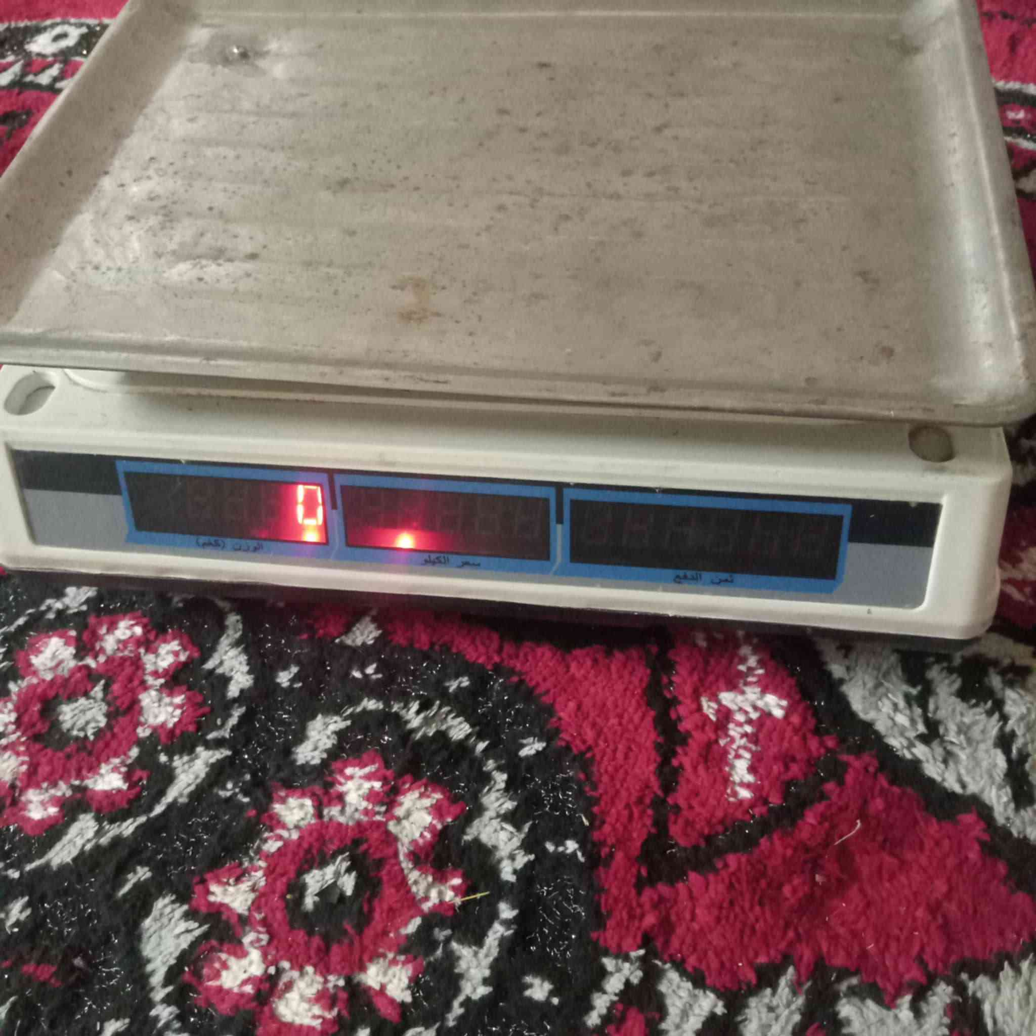 ميزان الكتروني..... السعر 30.  الف.   بيها مجال ***********
