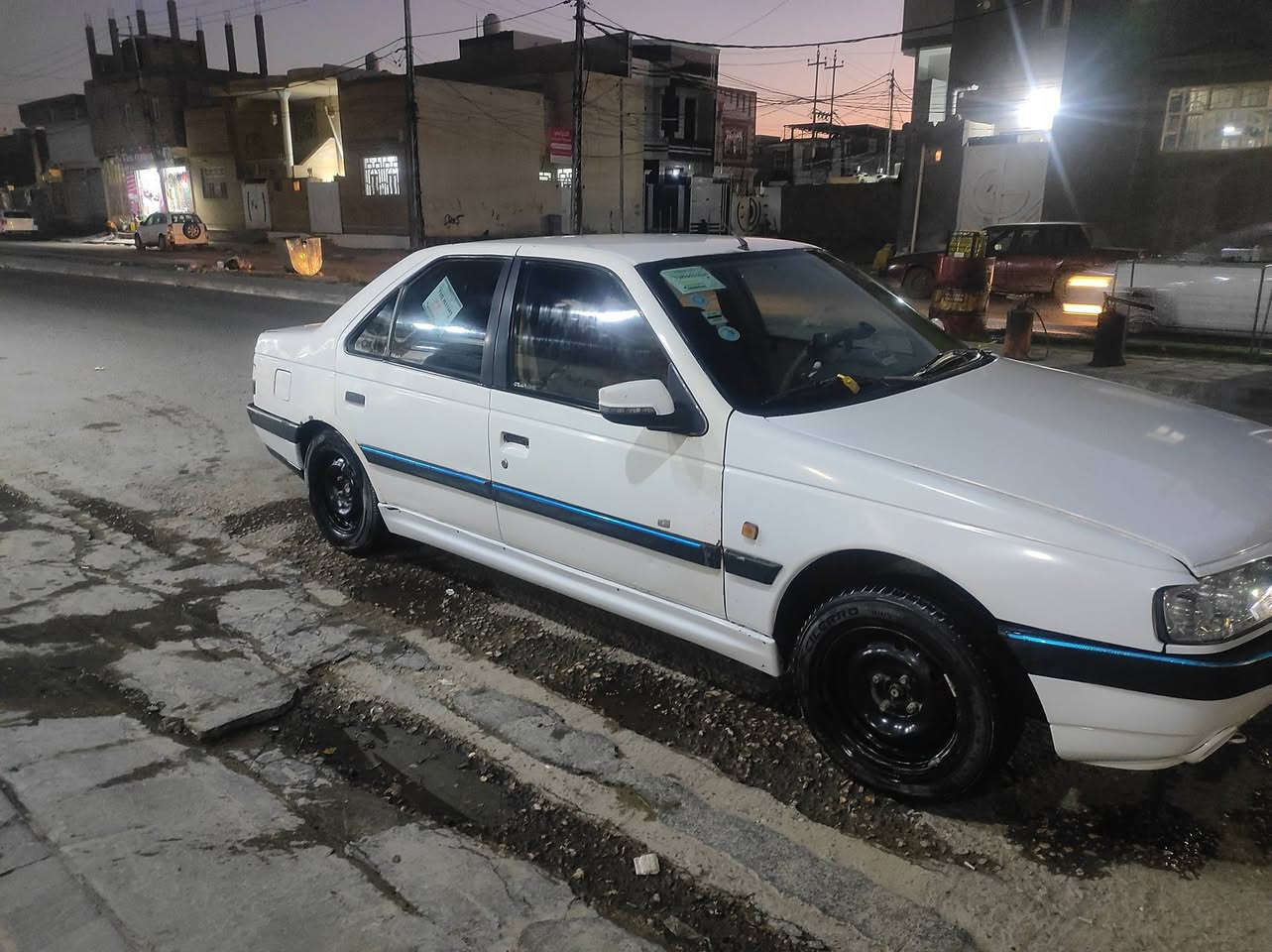 بيجو 405 2009
سيارة نضيفه كلشي ما عايزه
بيه ضربه بسيطه محدث بجم 17 للجمالية
كير و محرك كفالة 
السعر 41 بيه مجال بسيط
***********
