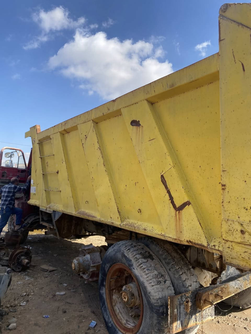 السلام عليكم 
للبيع بدي مايلر 
طوله 5وربع 
سعره 35ورقه وبي مجال 
العنوان بغداد جرف النداف الحي الصناعي 
***********
