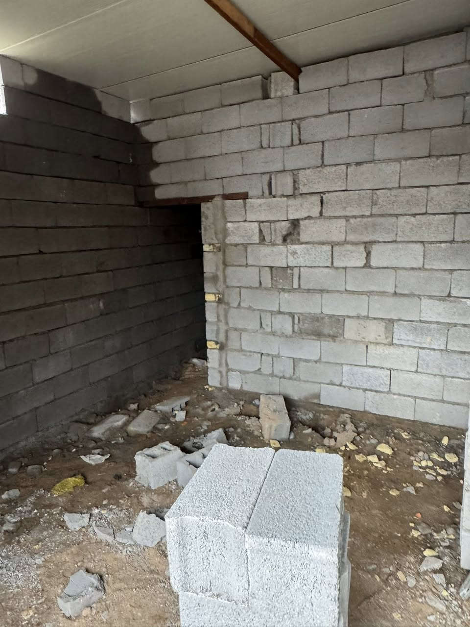 مساحة  دار 100 هيكل سعر 28
سلام عليكم بيت لبيع هيكل2غرف منام صاله كلش جبيره مطبخ حار وبارد ديوانيه موقع شط العرب باب الهوى منطقه رابعه اتصل ***********
