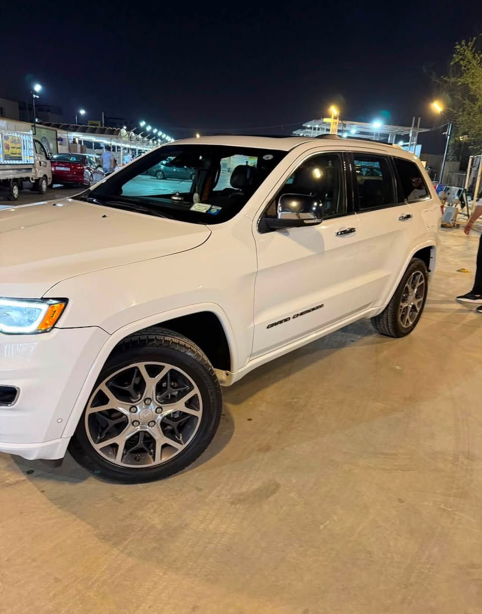 السلام عليكم
جيب اوفر لاند كلين تايتل موديل 2019  

السعر 250$ 

السياره فول للاخير ام الجكات المرغوبه 

ماشية 82 mi وقابل للزيادة 

رقم اربيل تحويل مباشر 

المواصفات : 1/1 فول الفول 

* محرك 6 سلندر 3600

* السقف بانوراما طكتين

* المقاعد جلد تدفئة وتبريد 

* حساسات امامية

* حساسات خلفية

* كاميرا خلفيه 

* نقطة عمياء

* مقود السائق كهربائي

* دفع رباعي 4X4

* تشغيل عن بعد

* صندوق كهربائي

* تدفئة ستيرن

* دمام خلفي مع سستم صوت 

* المقاعد السائق ولراكب كهربائي

* ذاكرتين لحفظ وضعيات الجلوس

* سستم صوت 

* شاشة كبيره 8.4 انج

* نظام خاص للطرق الوعره

* المصابيح الأمامية  لد نهاري + اشاره ترحيب من الاقتراب من السيارة 

* بخاخ ماء لتنظيف المصابيح الاماميه زراك لايت 

* مري جانبيه كهرباء

* مرايا جانبيه قابله للطي عند الفتح والاغلاق 

* مرايا بخاصية التعتيم الذاتي

* نظام الملاحه Gps

* نظام خاص للطرق الوعره

* كشافات ضباب بروجكتر 

* محدد سرعة 

* ويل كاب قياس 20 انج التايرات جديده

* نظام بريك اوتاماتيكي ( Auto break system)

* نظام تشغيل واطفاء اوتماتيكي للمحرك ( Auto start system) 

* جكات لرفع وتنزيل السيارة

* واكو مواصفات كلش هواي

السياره شكد مااكول عنها نظيفه قليل وتشوف سيارة جداً نظيفه بحاله الوكاله 

ملاحظة :- جاملغ عكس السائق بيه بارد على كد ثلاث اصابع 

مكان سياره: بغداد / الكراده 

الارقام: 
***********
***********
