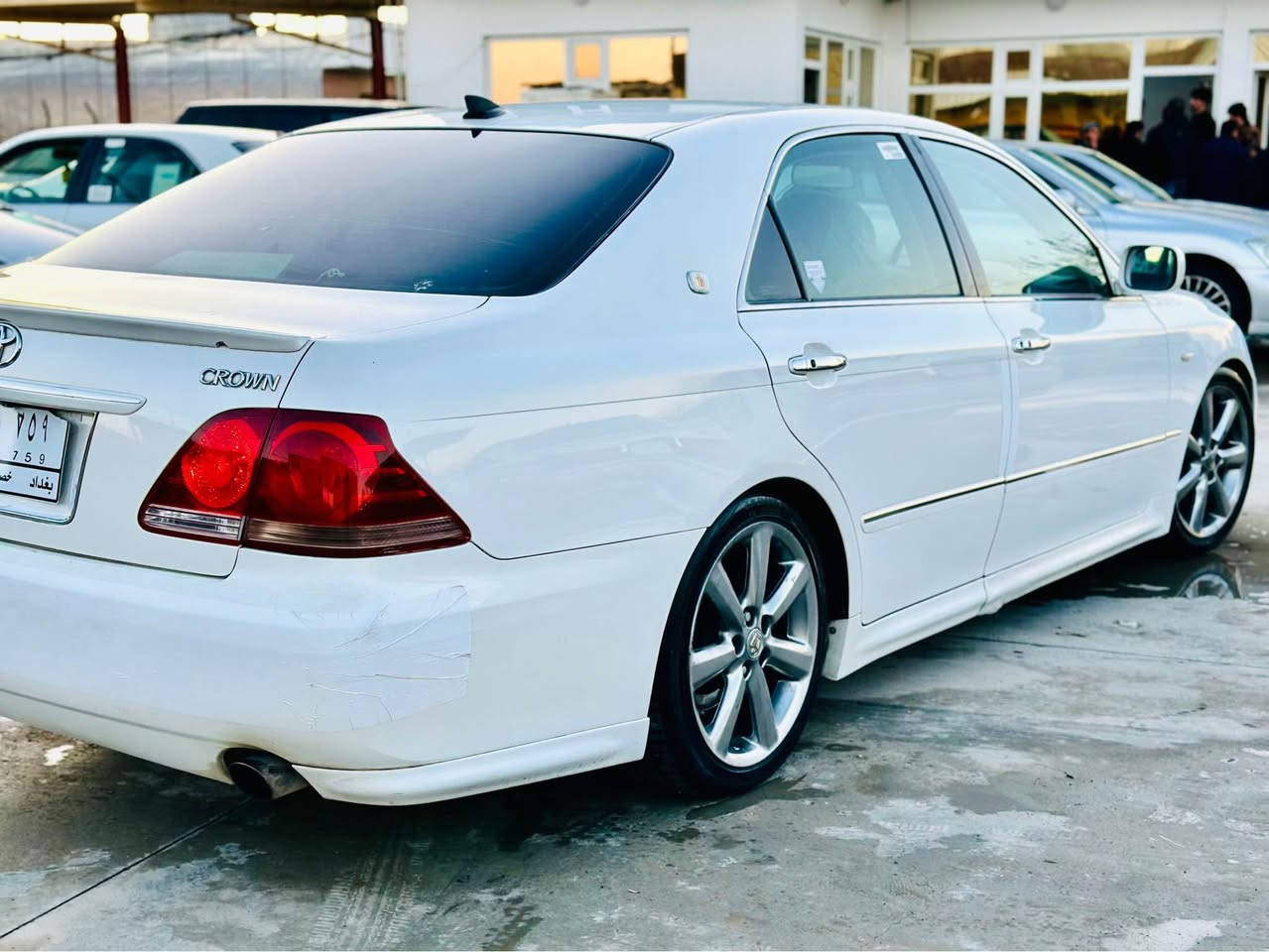 شاهانە مووس موس 
(٢٠٠٥) سپۆرت (١٨٠) مەرخوب
بێ بۆیاخ بەس شوێن موسی بۆیاخە
٤ دوگمە سڵایت سەلاجە ئاوینە شەفت
گێڕ و مەکینە و دەعموو لیدراو بەشەرت 
سەقفی شوشەی بێ مەسرەف
قوفڵی ٦١ گەڵا
***********
*********** Singapore
