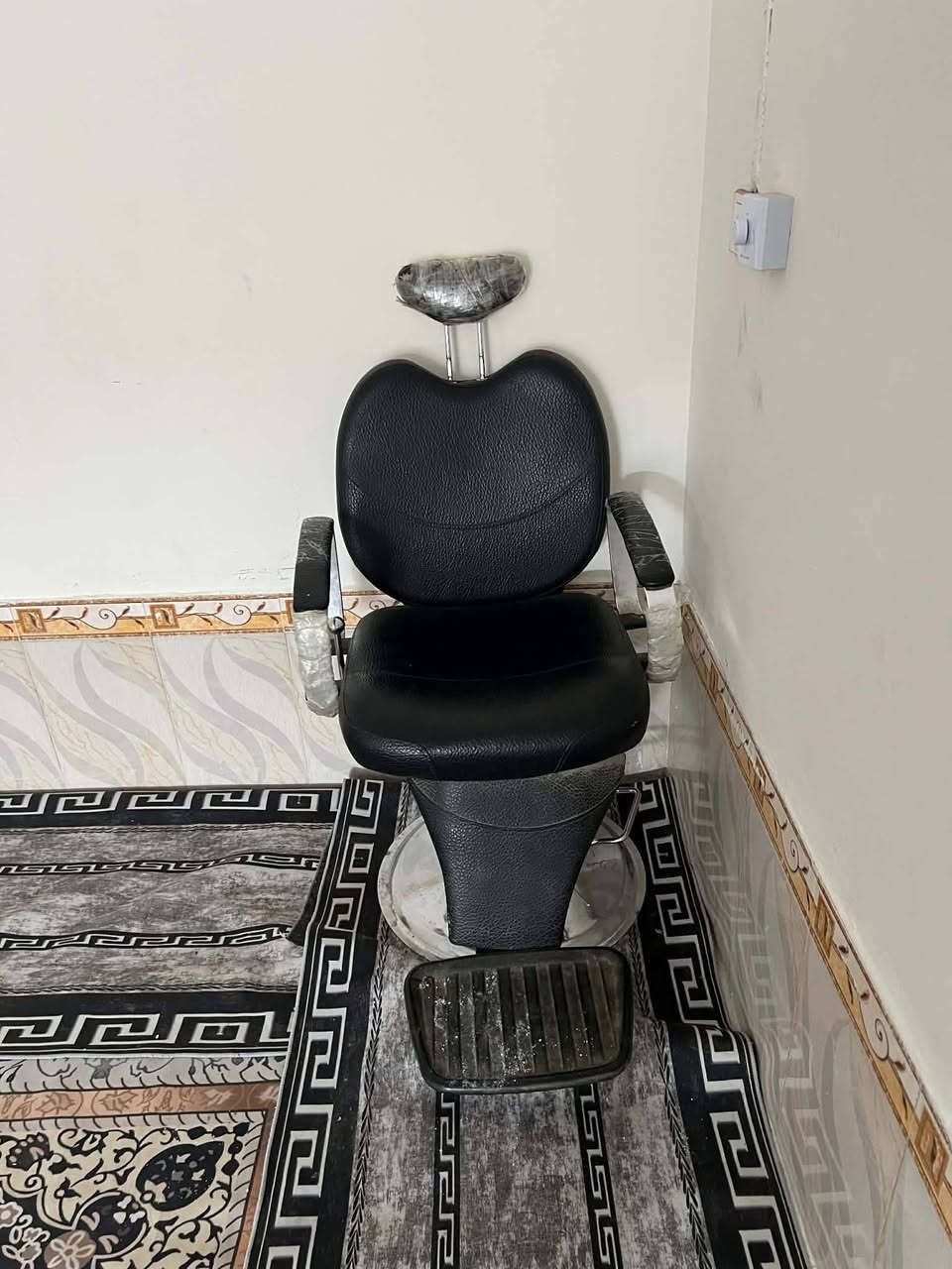 سلام عليكم كرسي حلاقه نظيف كلش وجكاته شغلات فول مكاني
#ذي_قار_الشطره_***********
