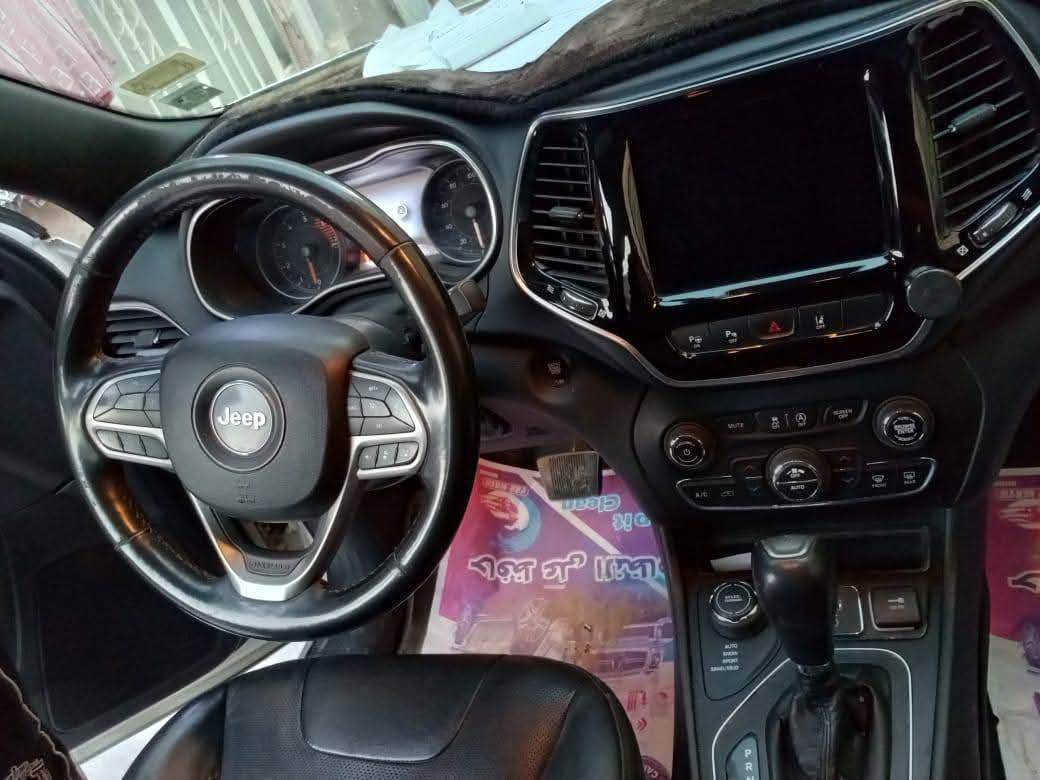 السلام عليكم
جيب شيروكي بزون ٢٠٢١ رقم بغداد فول مواصفات للاخير مكينه اربعه بستم تيربو فور ويل غرفه جلد اسود قياده اليه توقف ذاتي قماره فتحتين بانوراما انضمة قياده اربعه رادار وحساسات امامي وخلفي ضربتها بجم خفيفه طرف المدكر الامامي وخشم البنيد 
اذا مكان ضيك وتريد تطبكها وخاف اطخها هي تطبك بوحدها 
بيها مواصفات هواي وفقط الجانيها يعرفها سعرها 170
***********
