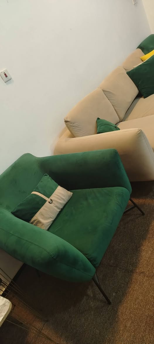 تخم نضيف 10مقاعد واسعه السعر 550 مكان حي الجهاد للاتصال ***********
