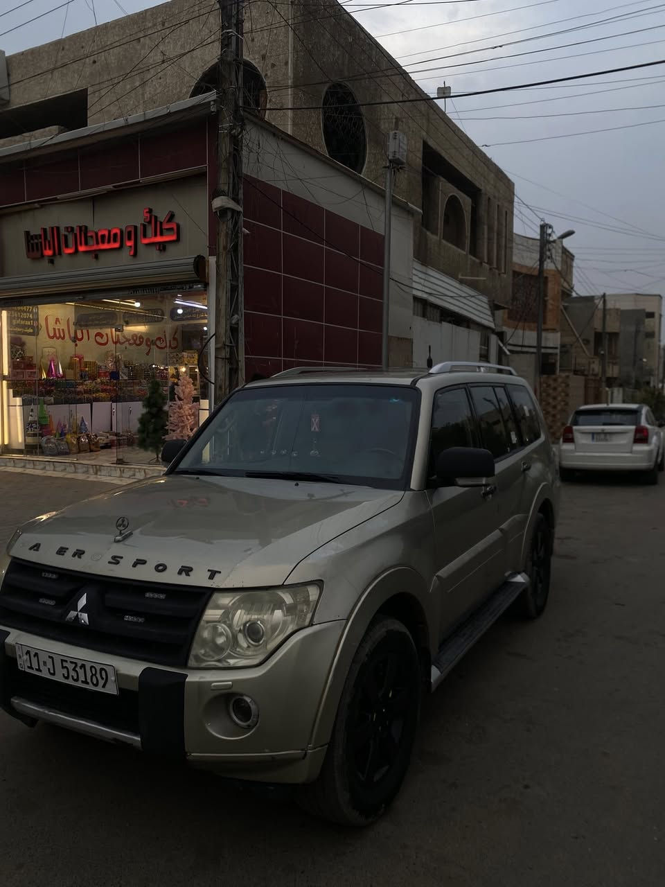 السلام عليكم
باجيرو موديل ٢٠٠٨ 
للبيع 
السياره كفاله عامه 
مواصفات 
شاشه 
تبريد خير من الله 
تحكمات ستيرن 
كشنات كهرباء 
فتحت سقف 
ثلاجة 
السياره خير من الله 
صدر جديد 
هزة جديدة 
رقم دولي جديد 
محرك السياره ٦سلندر ٣٨٠٠ 
السعر (١٢٨) وقابل للتفاوض 
العنوان /بغداد / حي العامل 
للاستفسار مراسله الرقم واتس اب 
***********
