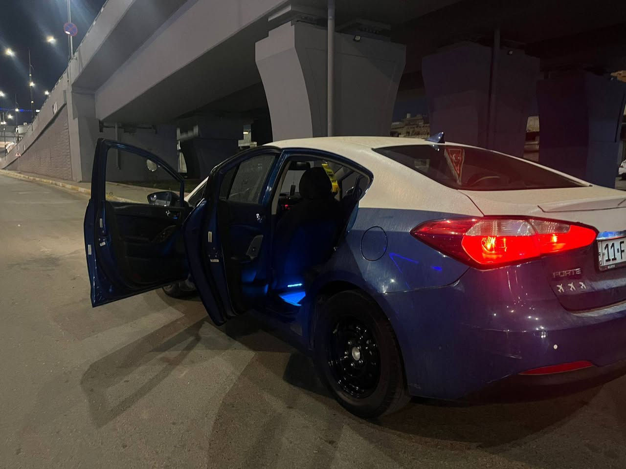 فورتي  
مديل ١٤
رقم بغداد انكليزي 
اوارد امريكي 
مكينه ١٨٠٠ دوش 
حادثهه جنطه وجاملغ بس  
بيهه كم قطعه  اكلير  اثر جراد  بس 
سياره جاهزه لءاخر حبايه  متصرف ربع عليهه 
تخم تاير ويل ١٥ جديد 
صدر امامي جديد 
مكان بغداد الشعله ***********
السعر ١٠٥ بيهه مجال
