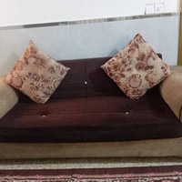 قنفات • ميز شاشة