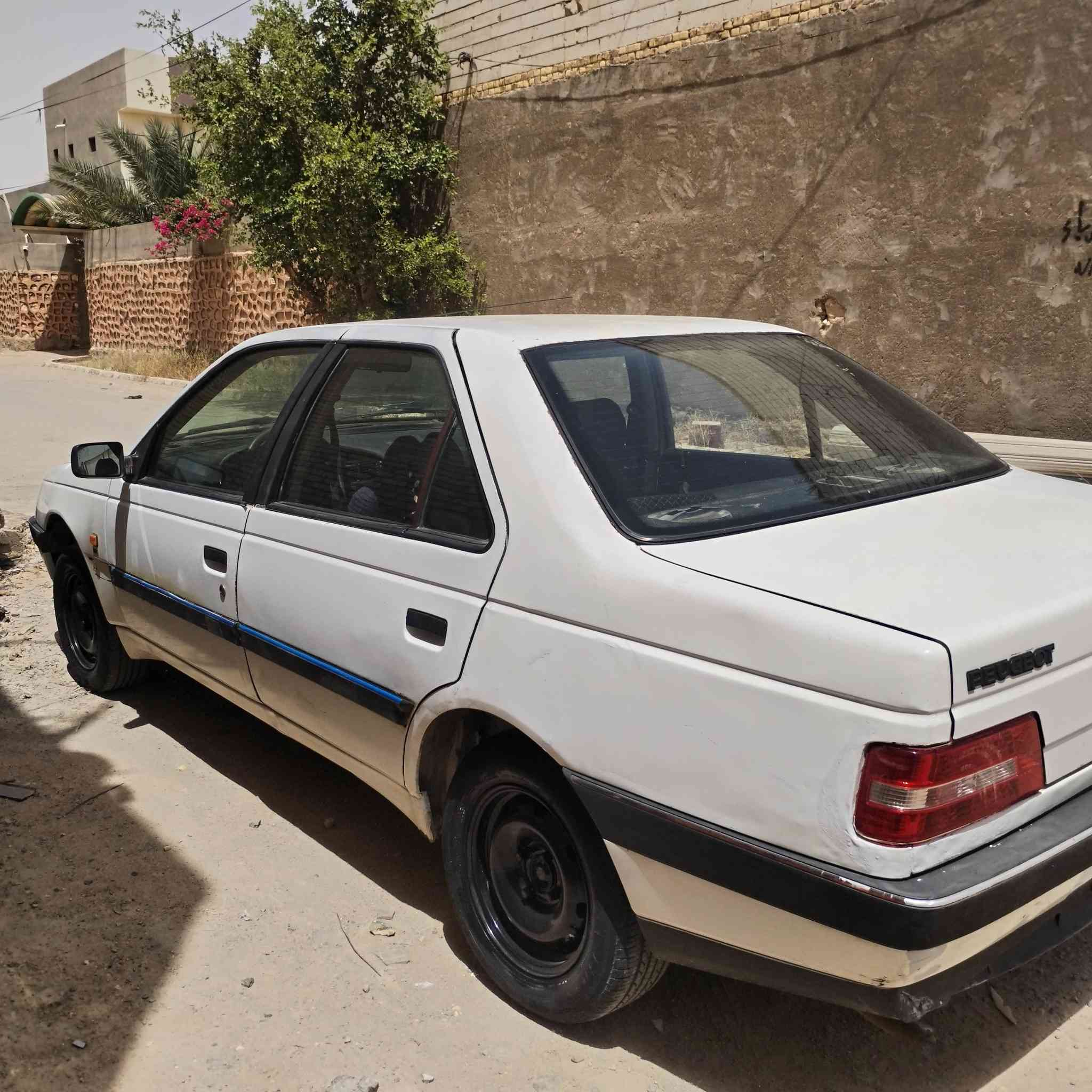 بيجو 405 موديل ٢٠١٢ بيها قطعتين صبغ رقم واسط راعيها بالنجف السعر ٢٦ وبيها مجال مكان السيارة نجف للمعلومات *********** موجود واتساب
