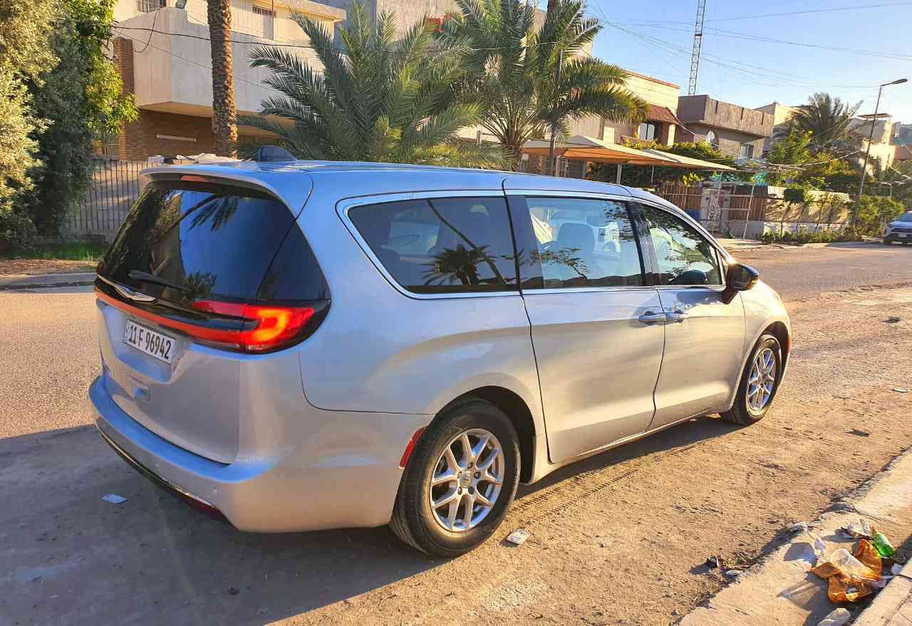 كرايسلر باسفيكا تورنك L موديل 2024  دخول جديد هزه جديده رقم جديد باسمي
محرك 3600 
7 راكب vip
بجم كبس 
السيارة ضرره خلفي باب وجاملغ . وطلع بالسونار بيها 3 قطع كلير بدون حادث فقط كلير من امريكا  صور الحادث بالمنشور  ✅

ماشية 28 الف ميل 

مواصفات السيارة فول عده الفتحه
تشغيل عن بعد  
بصمه تشغيل
بصمه ابواب 
ابواب كهربائي تحكم كنترول
تدفئه كشنات 
تدفئه ستيرن
صندوق شفط
شاشه كبير
رادار  امامي خلفي جانبي

  💥السعر  227 وبيها مجال بسيط 💥

مكان السيارة . بغداد اليرموك 4 شوارع

☎️ هاتف / واتساب ***********
