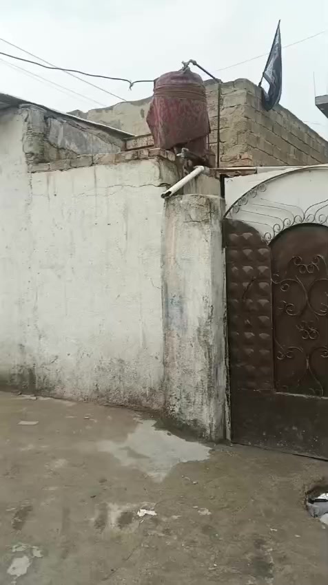 دار للبيع المساحه ١٢٥م زراعي ٢٥ عكاده ركن يحتوي على استقبال وصاله مطبخ وغرفة نوم وحمام داخلي وصحيات خارجية ومحل العنوان حي النصر قريب ع شارع السياحي العام السعر ٦٥ وبي مجال الاستفسار على الرقم ***********
