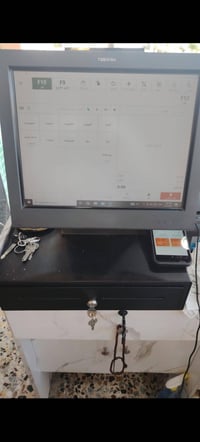 للبيع كاشير مع النضام كامل الاستفسار الاتصال او وتساب ٠٧٧٥٦٥٠٠٧٤٤