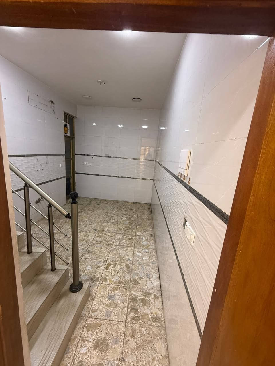 سلام عليكم بيت للإيجار المساحه 50متر يحتوي على 2غرف نوم و كراج و مطبخ وصاله وخدمات العنوان الدوره حيّ آسيا الاستفسار ***********
