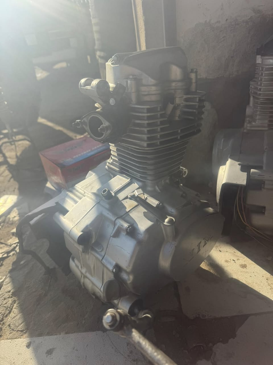 السلام عليكم شباب محركات 4كير للبيع ع الفحص والشد علينه سعر المحرك 100قفل مع الشد اشغله علا دراجتك مكانهن شارع السبيس مقابل المدرسه ***********وات ساب
