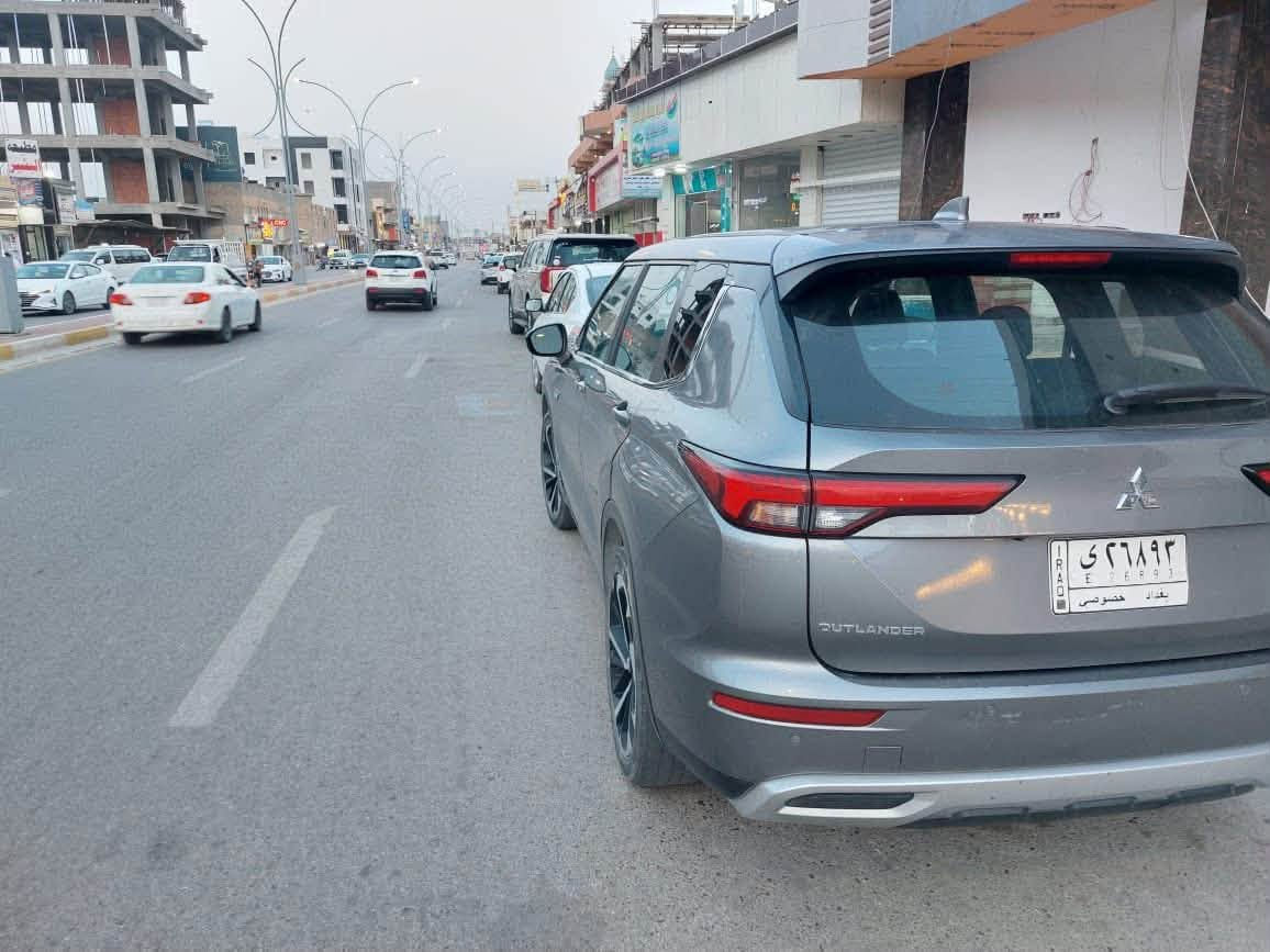 🔥ميتسوبيشي اوتلاندر2022
ياباني اصلي 
محرك 4 سلندر
حجم المحرك: 2500cc 
7 مقاعد ( المقعد الاخير للاطفال )
المواصفات
التحكم بالمراية الجانبية كهربائي
تبريد مركزي قطعتين
6 وضعيات للقيادة
شاشة دشبول الكتروني
كير شفتات للقيادة الرياضية
لايت نهاري امامي LED
إشارة ترحيب 
حساسات امامية وخلفية 
توقف ذاتي خلفي
اوتو بريك 
اوتو هولد 
كير طيارة 
ويل مقاس٢٠  انش المنيوم بلادي 
كشن كهربائي ذاكرة  ( السائق فقط)
هيتر كشنات الامامية  
شاحن لاسلكي للهواتف 
كشن جلد و شامو
جميع الجامات كهربائي اوتو
تحكم ستيرن جهتين 
قيادة ذاتية و تتبع سيارات 
شاشة وكاميرا بلادي
نظام الايكو الاقتصادي
جنح خلفي 
التحكم بالمراية الجانبية كهربائي
6 سماعات
مكانها الرمادي 
السعر 170 ورقة وبيها مجال
***********
