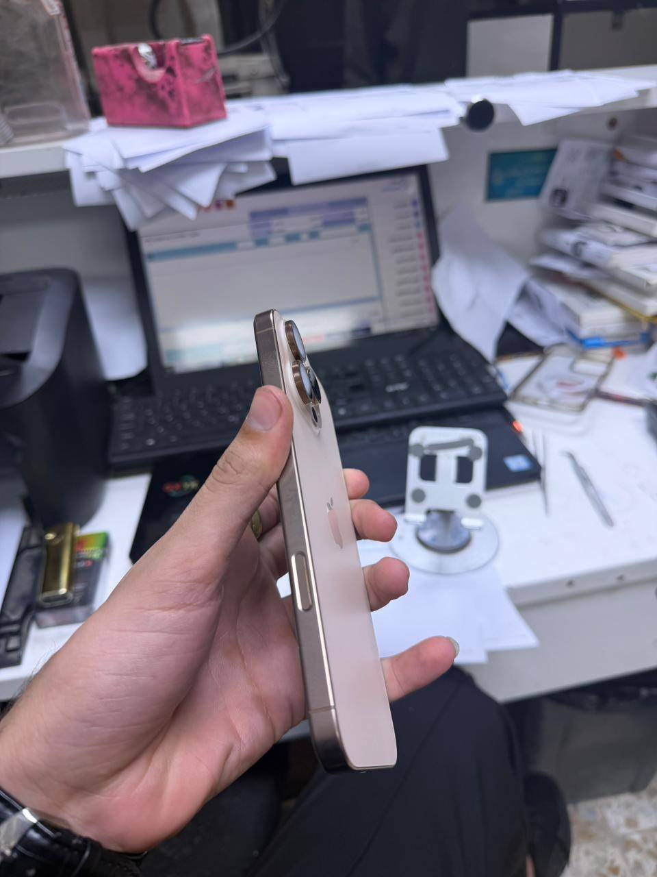 السلام عليكم ايفون 16 برو ماكس ذاكرة 256 بطارية 91 جهاز ماستر بلادي مكفول كامل ملحقات الجهاز نضيف كلش زلغ مابي السعر 1250العنوان بغداد العبيدي الرئاسة شارع 20 للاتصال ***********
